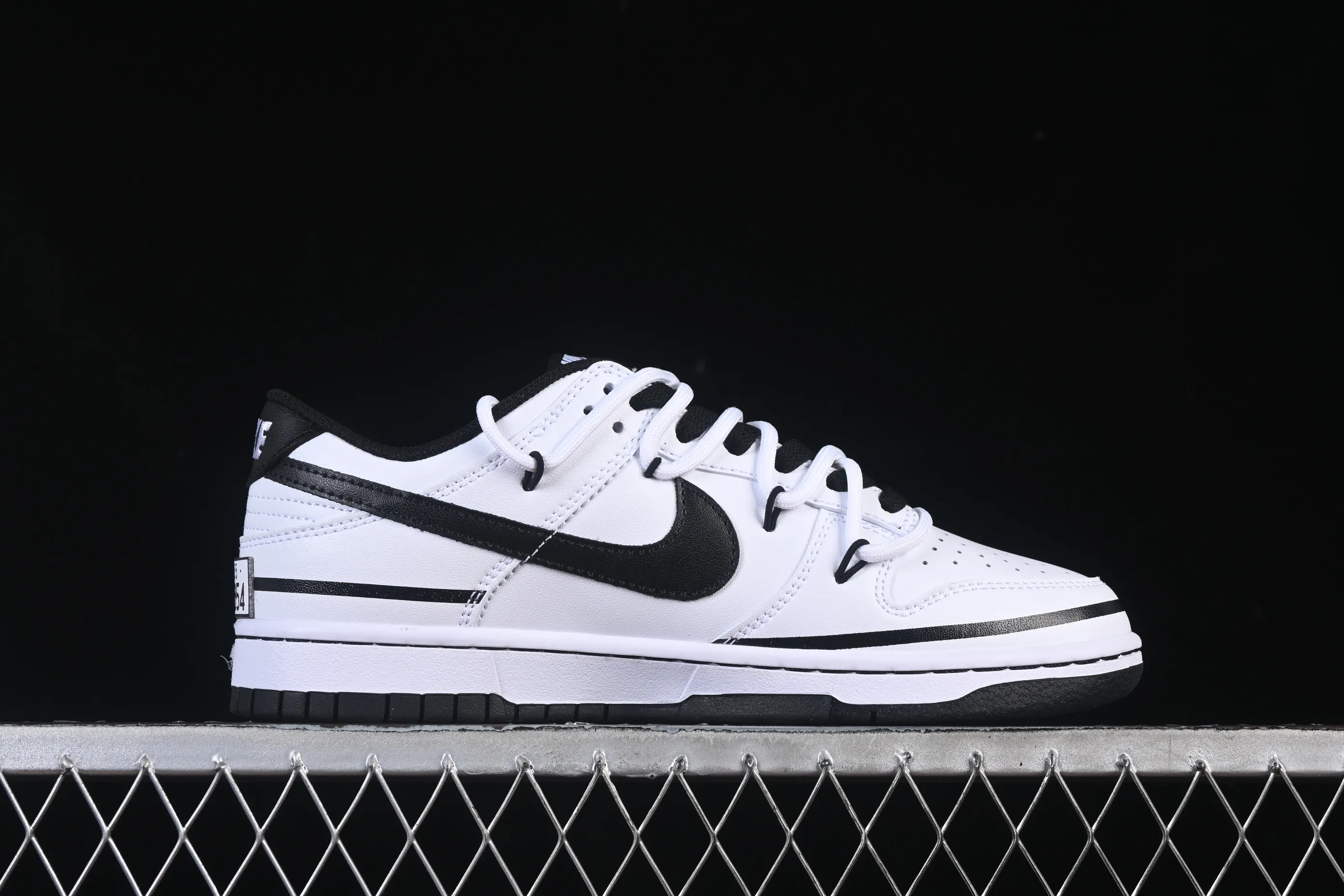 All categories Nk SB Dunk Series Nk SB Dunk Low High-end customized low-top sneakers Nike SB Dunk Low strap customization low-top casual sneakers DD1391-100
